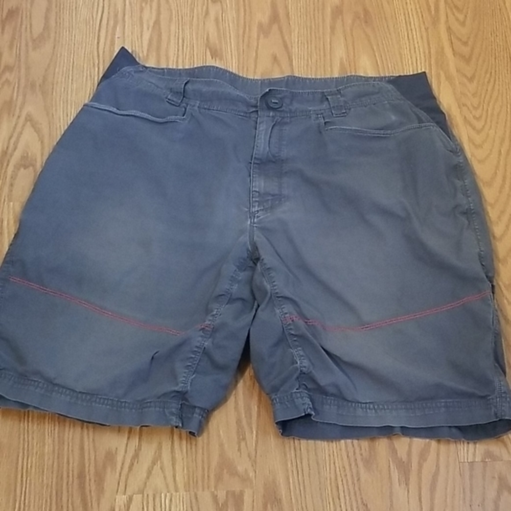 The north face shorts lg‎